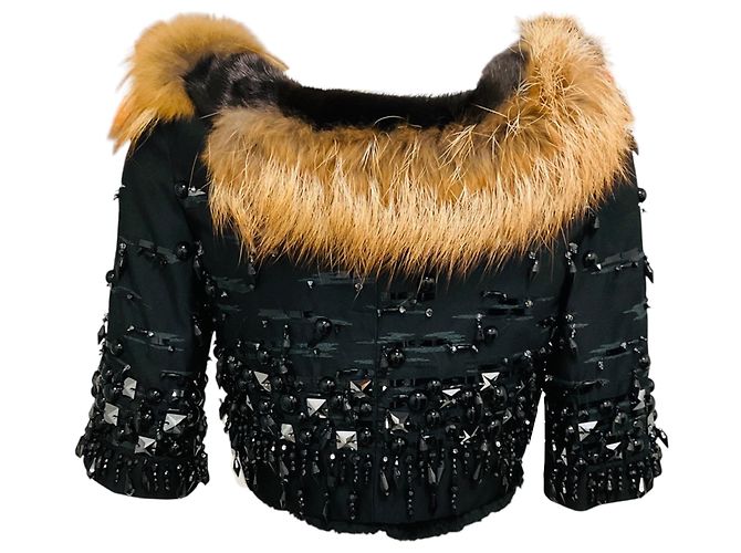 Giacca cropped Prada in lana e seta nera edizione limitata, impreziosita da perline, con pelliccia di visone e volpe - vista 3