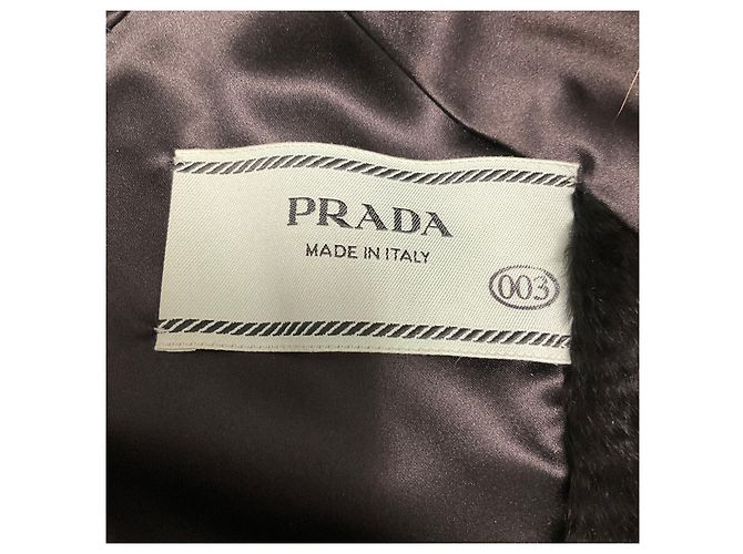 Giacca cropped Prada in lana e seta nera edizione limitata, impreziosita da perline, con pelliccia di visone e volpe - vista 4
