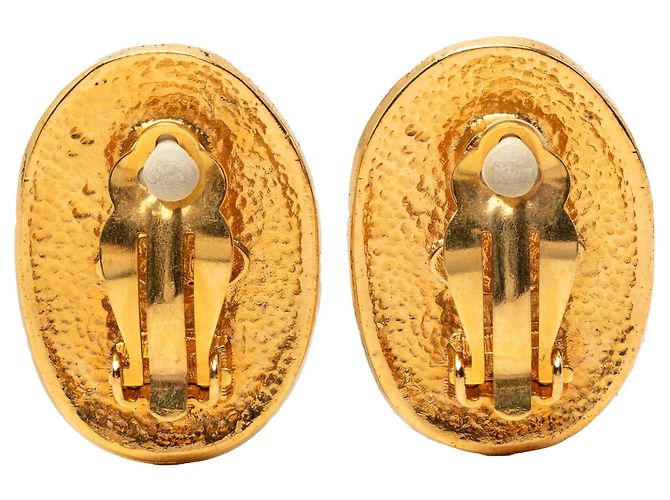 Orecchini a clip ovali Crown Chanel CC placcati in oro D'oro - vista 2