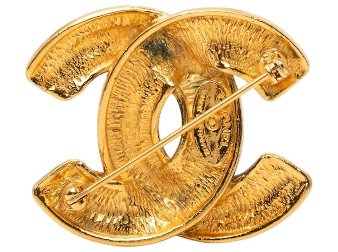 Spilla matelassé Chanel CC placcata oro D'oro - vista 2