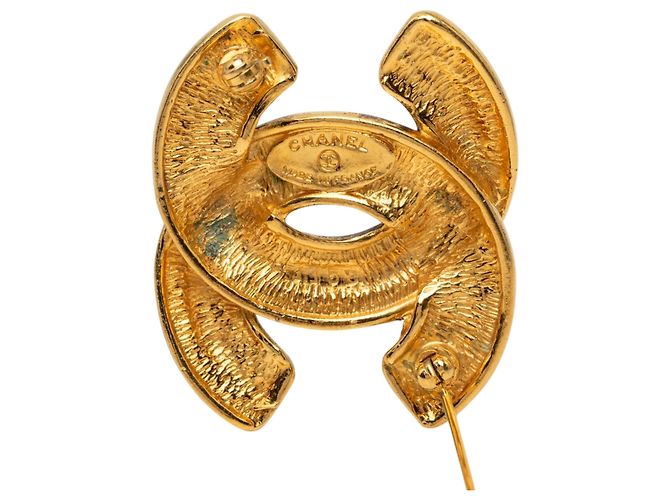 Spilla matelassé Chanel CC placcata oro D'oro - vista 3