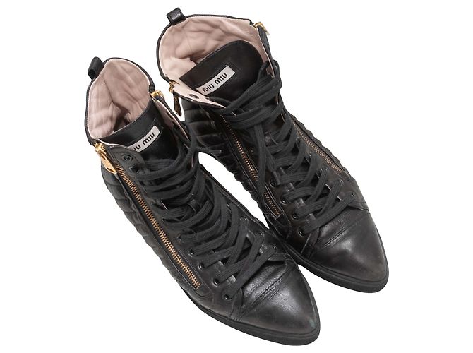 Sneaker alte Miu Miu in pelle matelassé con punta a punta, Nero, Taglia 39 - vista 2