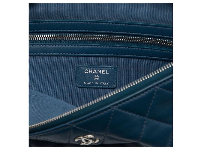 Clutch Chanel Large Quilted Lambskin O Case Blu - vista 5
