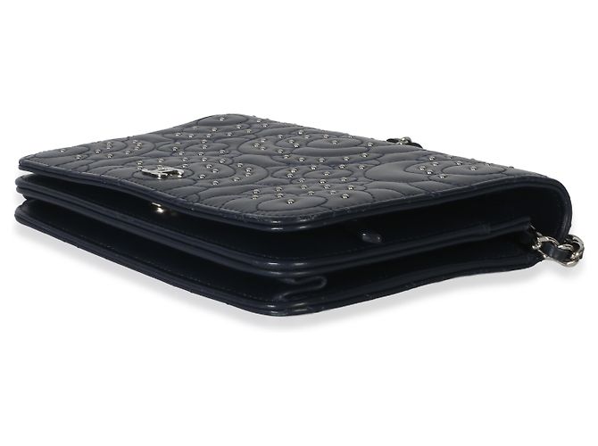 Portafoglio Chanel Blue Lambskin Camellia Studded Wallet on Chain - vista 6