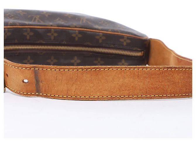 Borsa a tracolla Louis Vuitton Croissant MM Monogram in marrone M51512 Rosso - vista 6