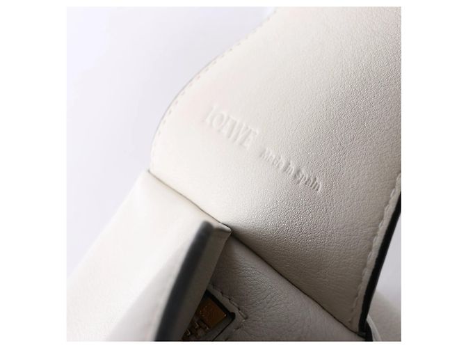 Borsa a tracolla in pelle LOEWE Puzzle Hobo in White Beige - vista 16