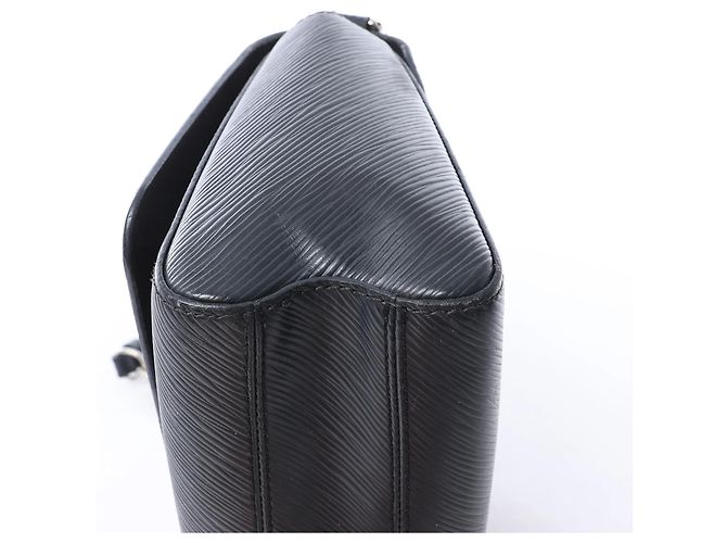 Borsa a tracolla Louis Vuitton Twist MM in pelle Epi Nera M50282 Nero - vista 14