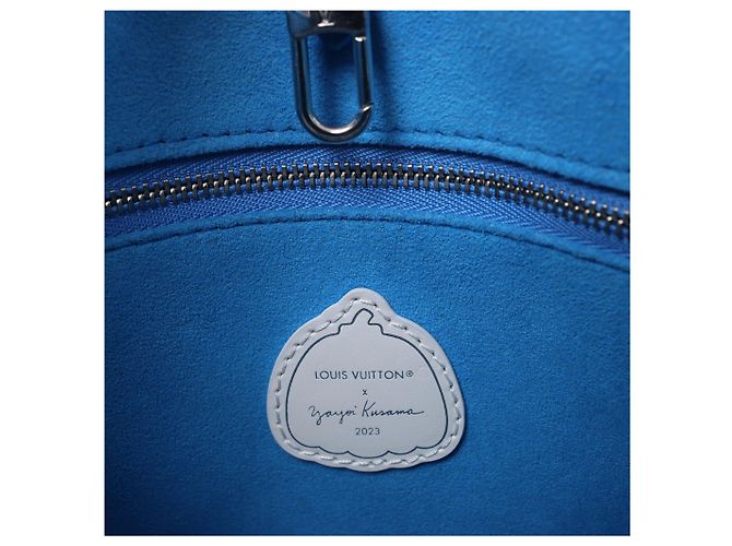 Onthego Louis Vuitton x Yayoi Kusama On the Go PM Empreinte Leather in Blue M46424 - vista 8