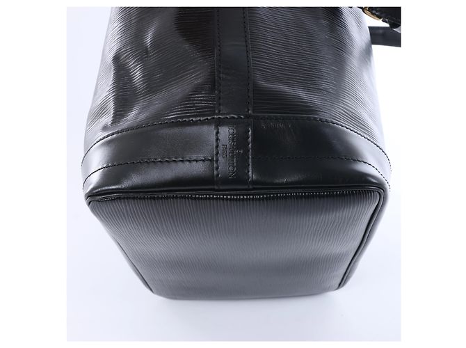 Borsa a tracolla Louis Vuitton Noe in pelle Epi Nera M59002 Nero - vista 10