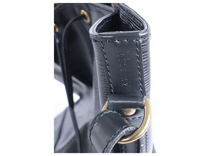 Borsa a tracolla Louis Vuitton Noe in pelle Epi Nera M59002 Nero - vista 15