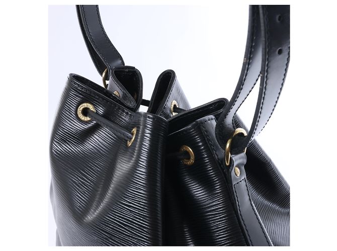 Borsa a tracolla Louis Vuitton Noe in pelle Epi Nera M59002 Nero - vista 5