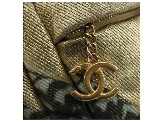 CHANEL Graphic Backpack Coated Canvas Gold CC - vista 14