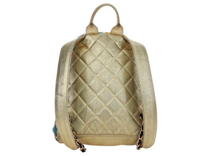 CHANEL Graphic Backpack Coated Canvas Gold CC - vista 3