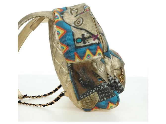 CHANEL Graphic Backpack Coated Canvas Gold CC - vista 4