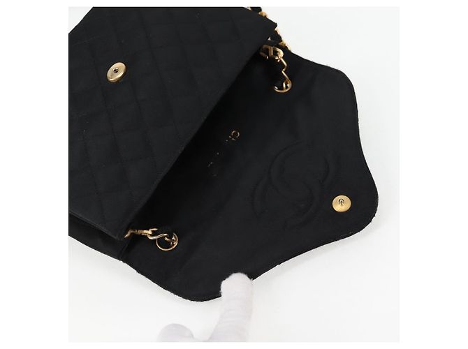 CHANEL Matelasse Chain Shoulder Bag Satin Black Gold CC - vista 17