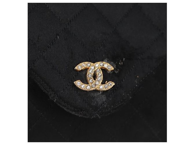 CHANEL Matelasse Chain Shoulder Bag Satin Black Gold CC - vista 3