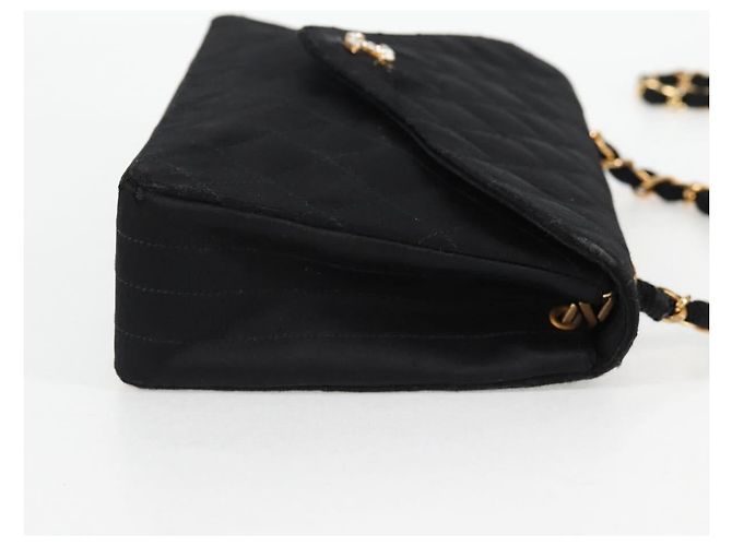 CHANEL Matelasse Chain Shoulder Bag Satin Black Gold CC - vista 6