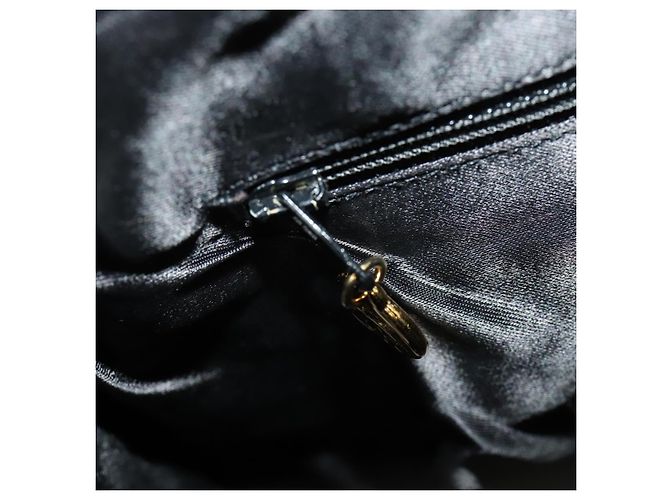 CHANEL Chain Tote Bag Patent Leather Black Gold CC - vista 19