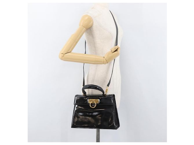 Salvatore Ferragamo Gancini Hand Bag Patent leather 2way Black Gold - vista 28