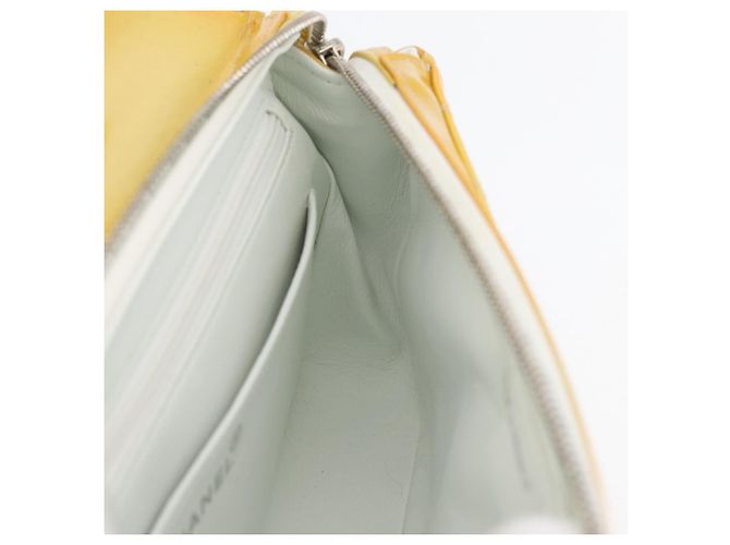 CHANEL Matelasse Backpack Patent leather Yellow Silver CC - vista 23