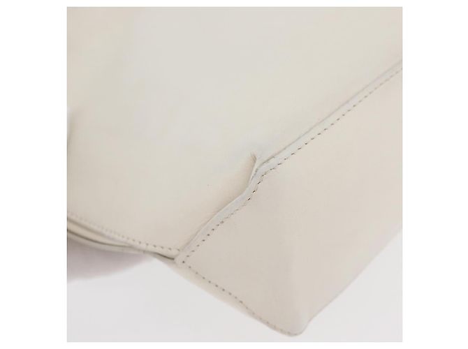 CHANEL Essential Hand Bag Leather White CC - vista 15