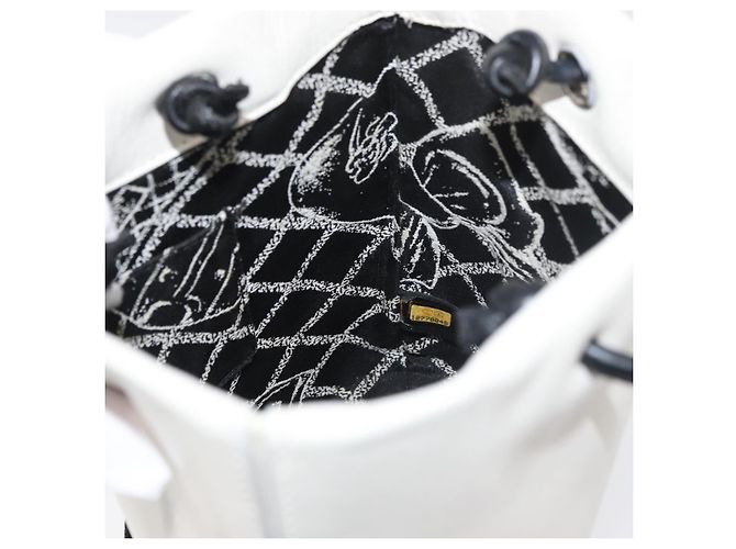 CHANEL Essential Hand Bag Leather White CC - vista 19