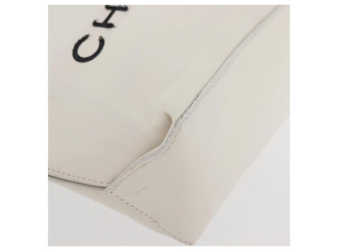 CHANEL Essential Hand Bag Leather White CC - vista 9