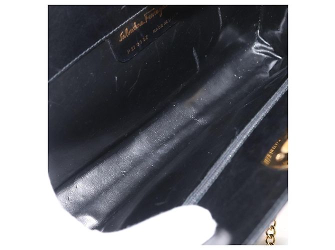 Salvatore Ferragamo Gancini Chain Shoulder Bag Leather Black Gold - vista 11
