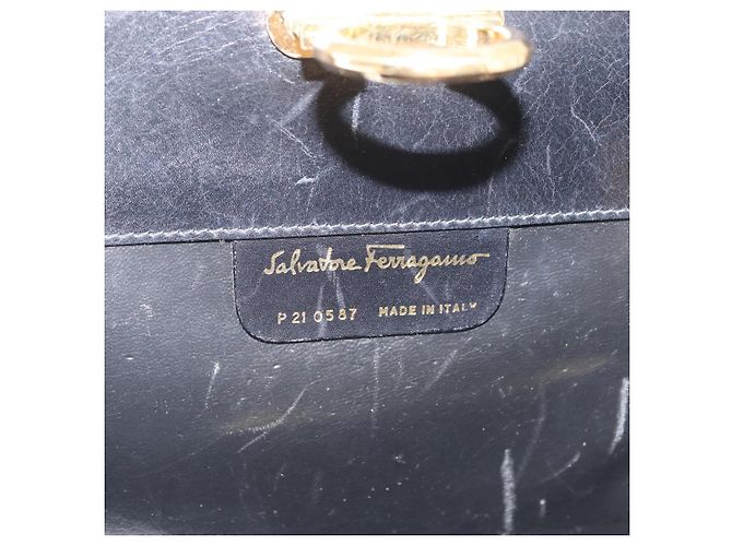 Salvatore Ferragamo Gancini Chain Shoulder Bag Leather Black Gold - vista 12