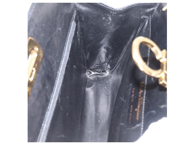 Salvatore Ferragamo Gancini Chain Shoulder Bag Leather Black Gold - vista 18