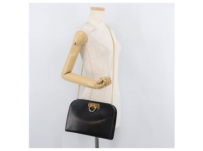 Salvatore Ferragamo Gancini Chain Shoulder Bag Leather Black Gold - vista 21