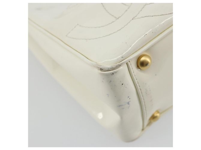 CHANEL Triple Coco Hand Bag Patent leather White CC - vista 13