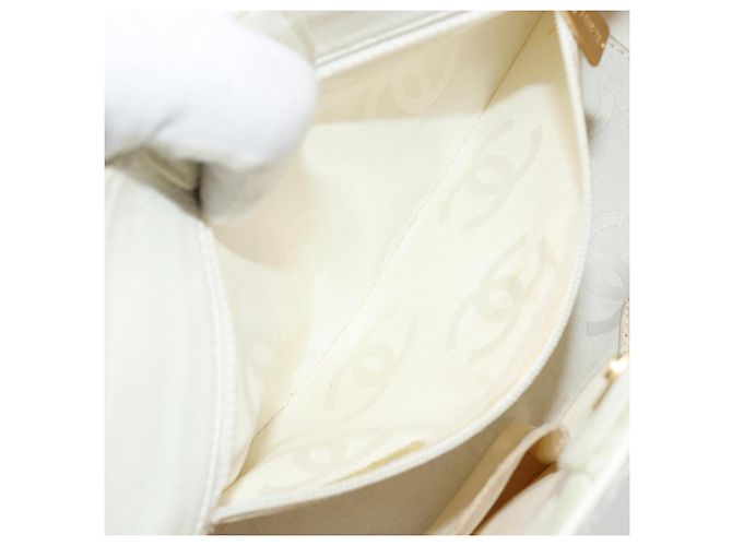 CHANEL Triple Coco Hand Bag Patent leather White CC - vista 20
