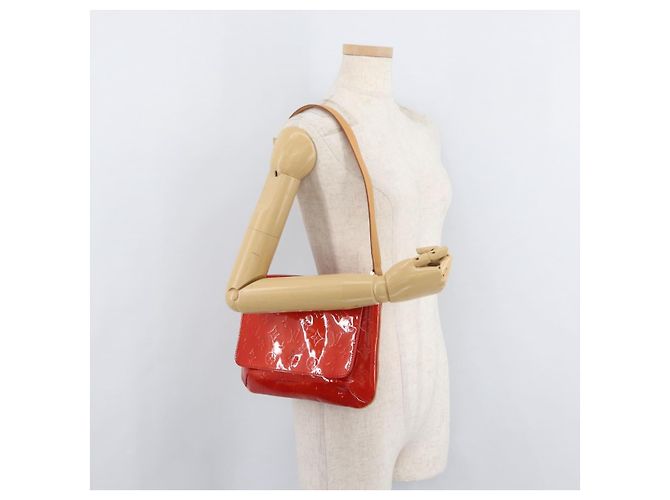 LOUIS VUITTON Monogram Vernis Thompson Street Shoulder Bag Red M91094 - vista 24