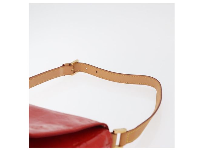 LOUIS VUITTON Monogram Vernis Thompson Street Shoulder Bag Red M91094 - vista 5