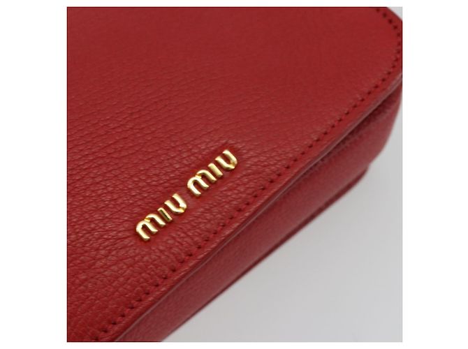 Miu Miu Schultertasche aus Leder rot gold - Ansicht 17