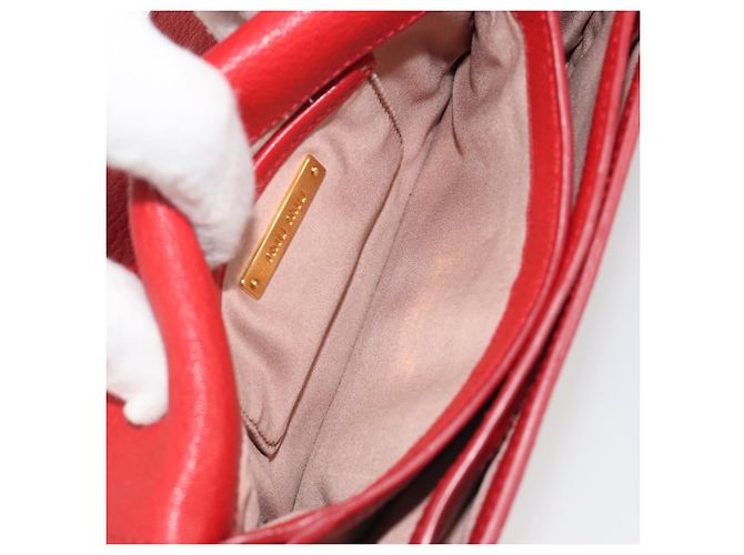 Miu Miu Schultertasche aus Leder rot gold - Ansicht 23