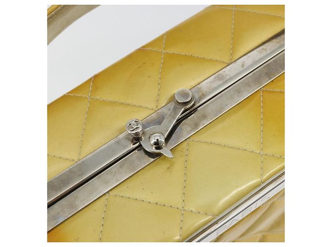 CHANEL Vanity Hand Bag Patent Leather Yellow Silver CC - vista 17