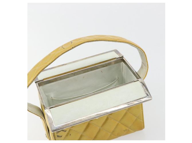 CHANEL Vanity Hand Bag Patent Leather Yellow Silver CC - vista 18