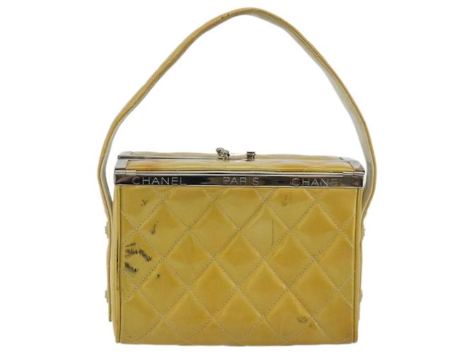CHANEL Vanity Hand Bag Patent Leather Yellow Silver CC - vista 2