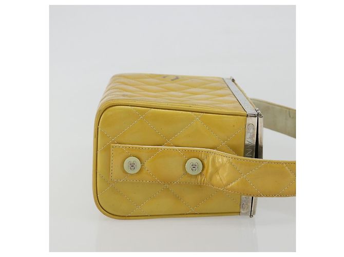 CHANEL Vanity Hand Bag Patent Leather Yellow Silver CC - vista 4