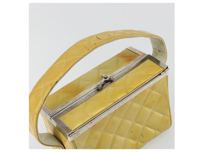 CHANEL Vanity Hand Bag Patent Leather Yellow Silver CC - vista 6