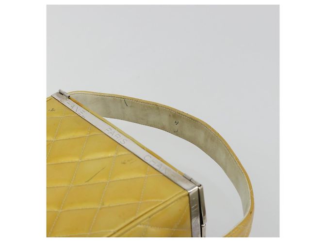 CHANEL Vanity Hand Bag Patent Leather Yellow Silver CC - vista 9