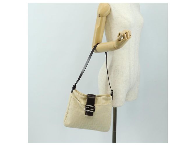 FENDI Zucca Canvas Mamma Baguette Shoulder Bag Ivory Silver - vista 29