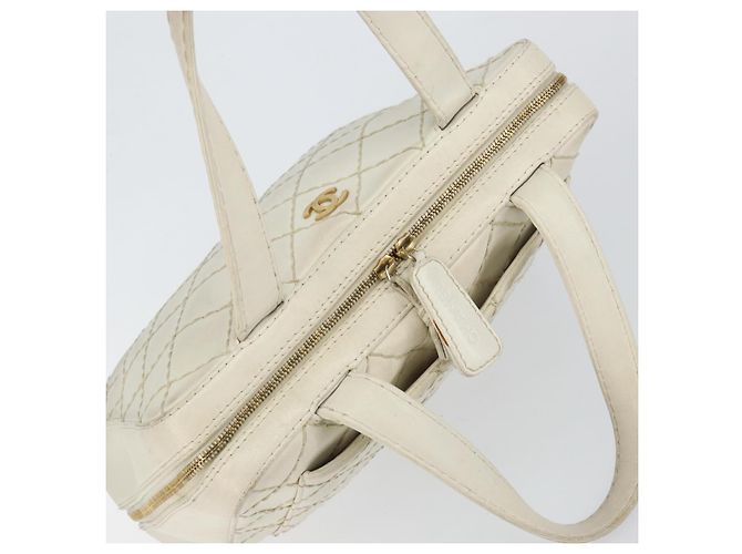 CHANEL Wild Stitch Hand Bag Leather White Gold CC - vista 6