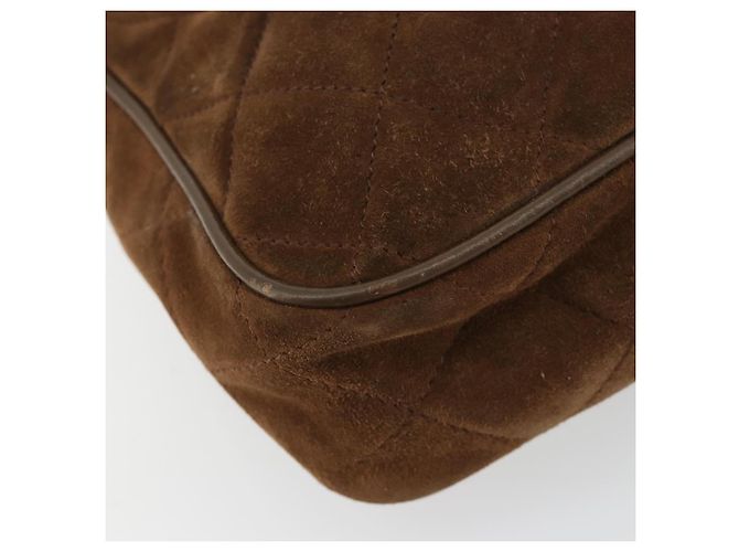 CHANEL Bolsa de Ombro Matelassé com Corrente Camurça Castanho Ouro CC - vista 16