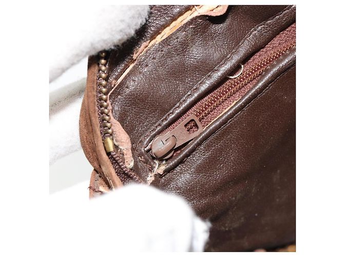 CHANEL Bolsa de Ombro Matelassé com Corrente Camurça Castanho Ouro CC - vista 22