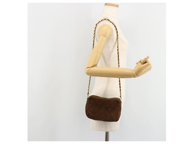CHANEL Bolsa de Ombro Matelassé com Corrente Camurça Castanho Ouro CC - vista 25