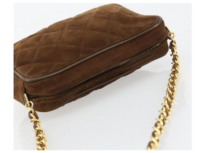 CHANEL Bolsa de Ombro Matelassé com Corrente Camurça Castanho Ouro CC - vista 6