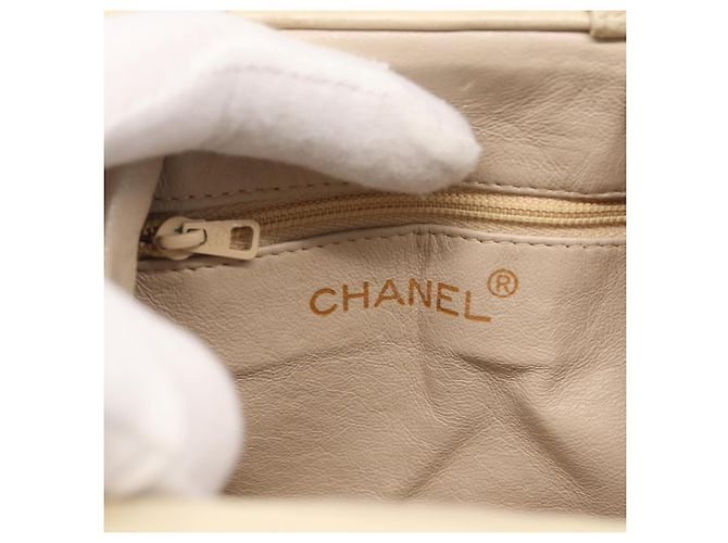 CHANEL Matelasse Chain Shoulder Bag Leather Ivory Gold CC - vista 19
